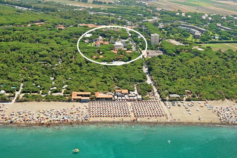 Hotel Flora Marina Di Bibbona Exterior foto
