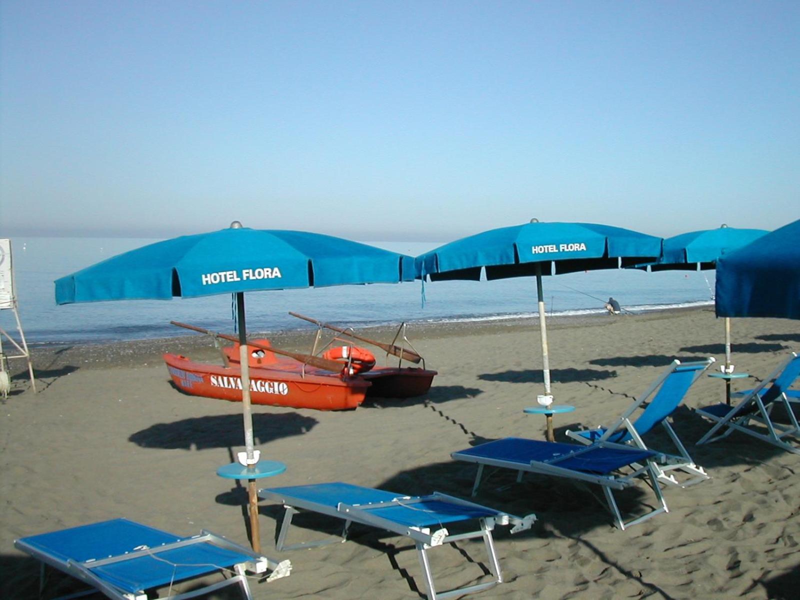 Hotel Flora Marina Di Bibbona Exterior foto