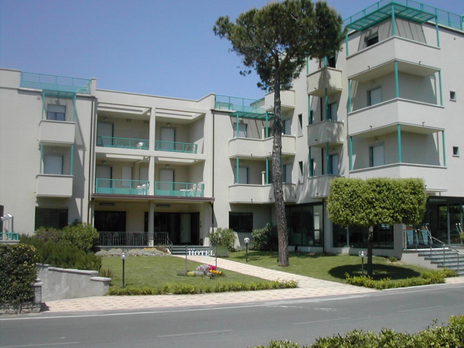 Hotel Flora Marina Di Bibbona Exterior foto